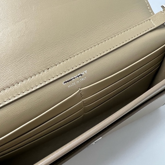 Givenchy 4G Wallet Beige Dune $990 - Picture 4 of 5